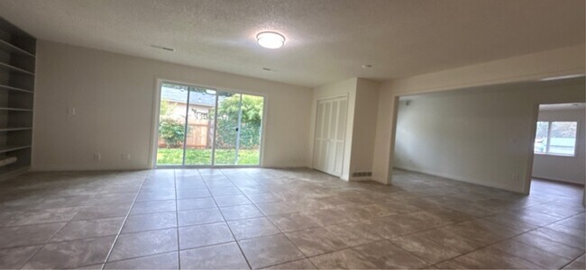 Building Photo - 938 Madison St