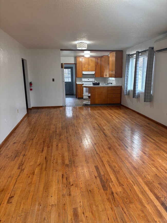 Building Photo - South Corvallis 2 Bedroom Home with Fenced Yard!