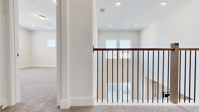 Building Photo - 833 Concan Dr