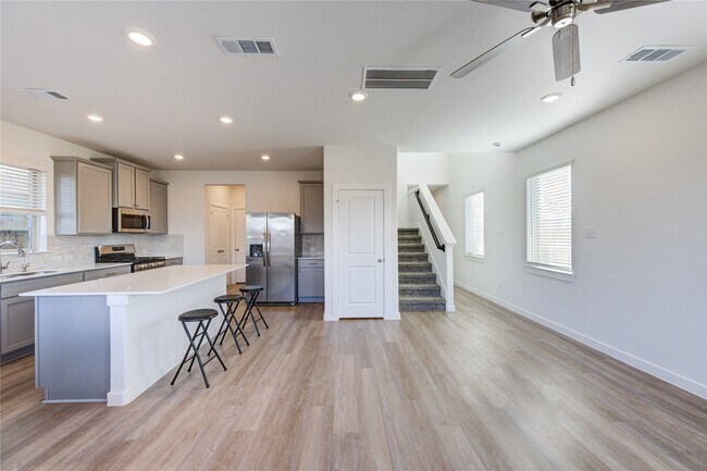 Building Photo - 31918 Holland Arbor Trl