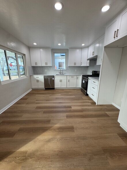 Full Kitchen - 6556 3rd Ave