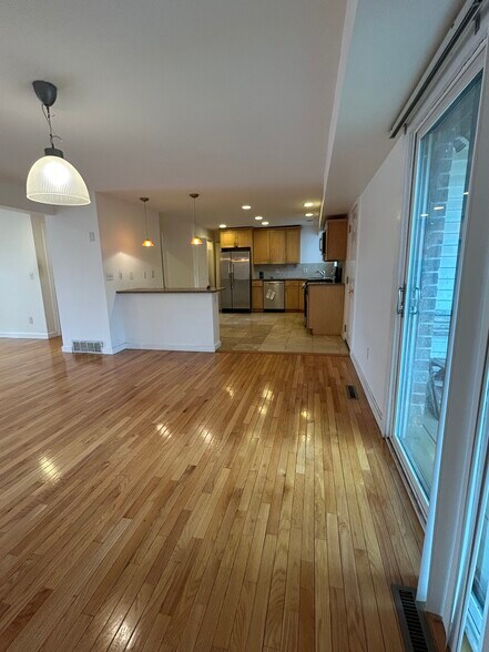 Building Photo - 22 Broadlawn Park