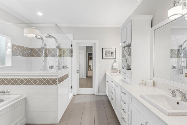 Building Photo - 1832 E Menlo St