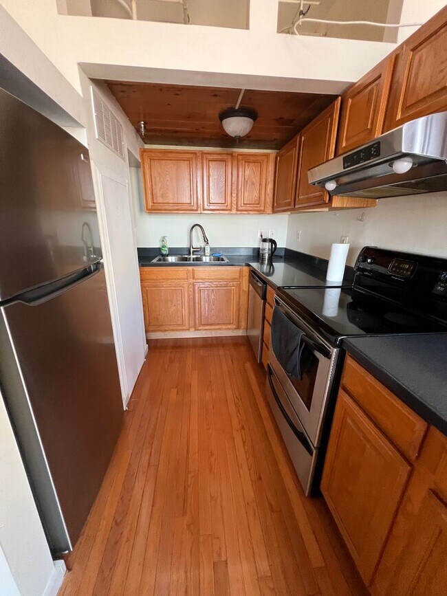 Building Photo - 1010 Race St