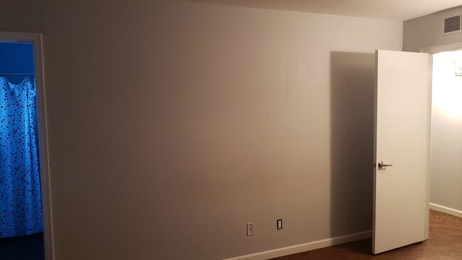 Building Photo - 913 Capulin Rd