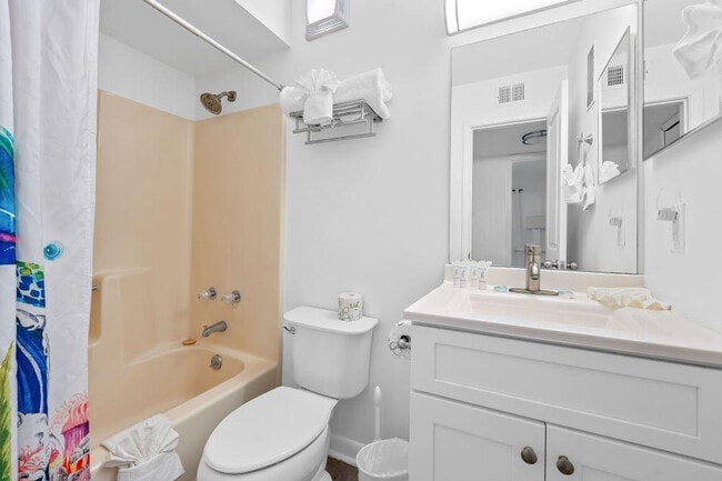 Building Photo - 400 Plantation Rd