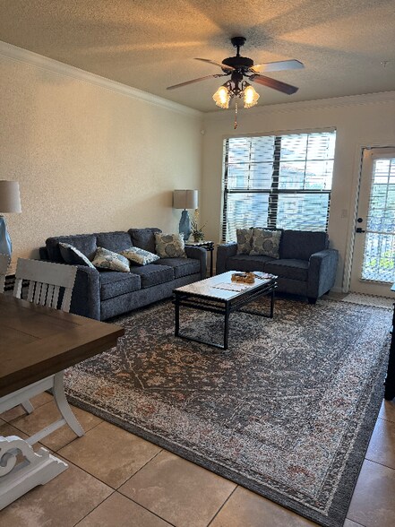 Building Photo - 901 Charo Pkwy