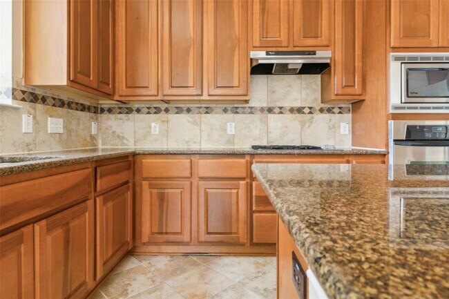 Building Photo - 15528 Interlachen Dr
