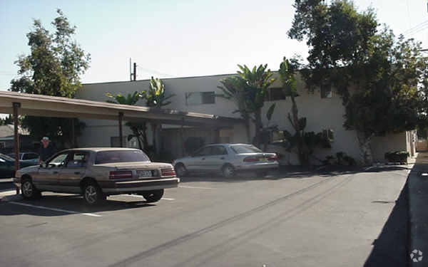 Primary Photo - Shalimar Apartments
