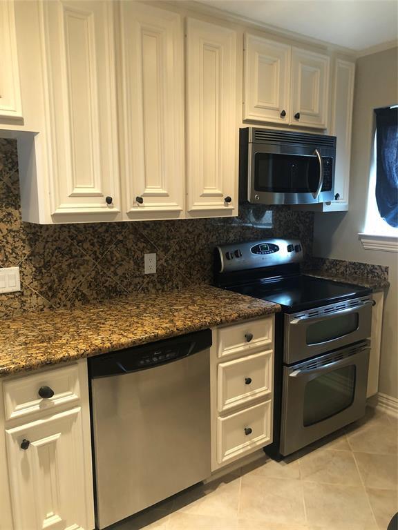 Building Photo - 2330 Lakewood Yacht Club Dr