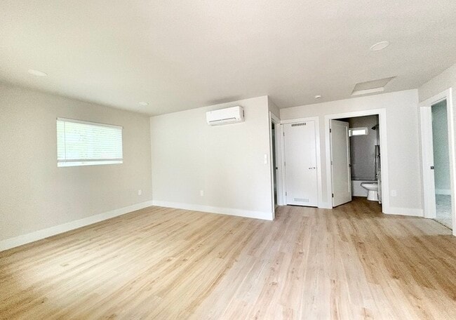 Building Photo - Beautiful 2-bedroom 1 bathroom in Roseville!