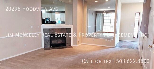 Building Photo - Great 3 bedroom Corner Townhome w/ Walk In...