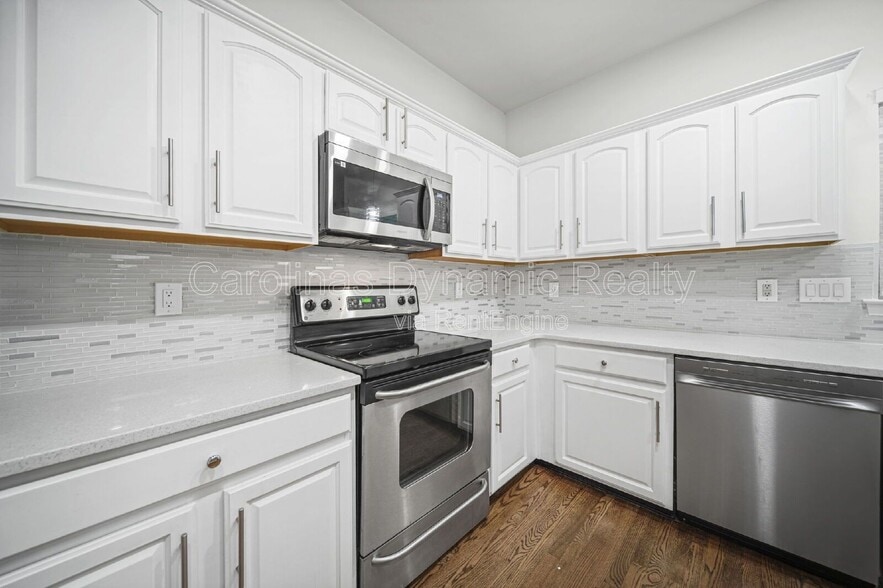Building Photo - 17059 Commons Creek Dr