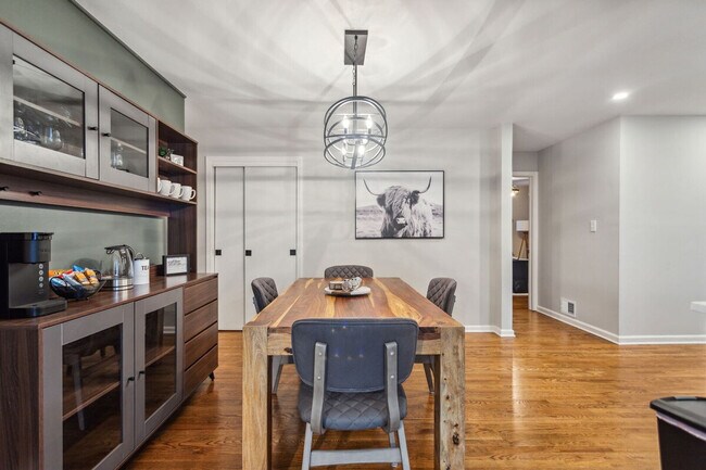 Building Photo - 425 Plantation Rd SW