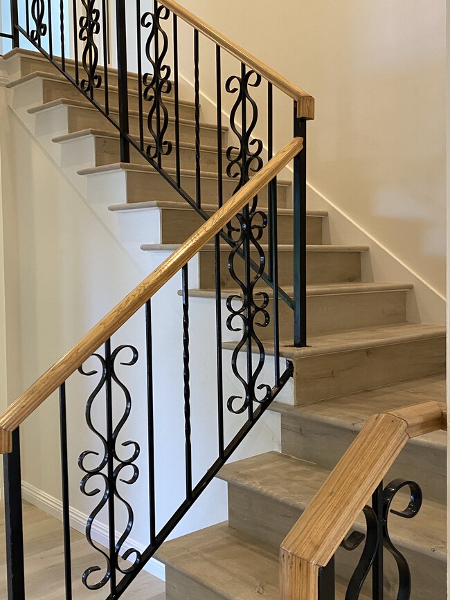 Building Photo - 5541 Bellaire Ave