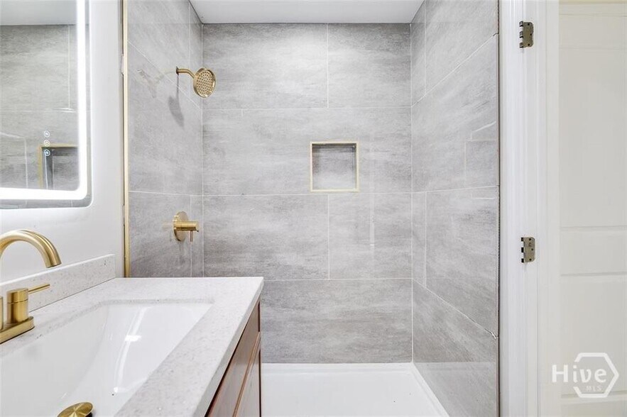 Building Photo - 2110 E 56th St