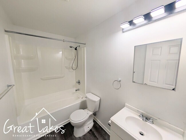 Building Photo - Charming 2 Bedroom 1 Bathroom now availabl...