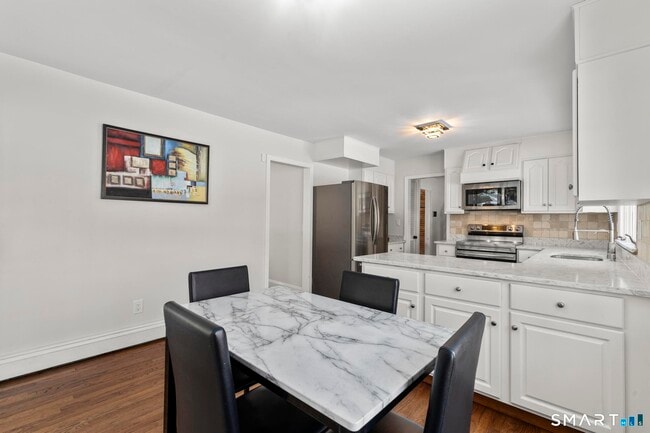 Building Photo - 153 Fillow St