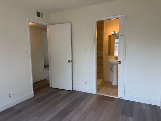 Building Photo - 2635 Moderna Ct