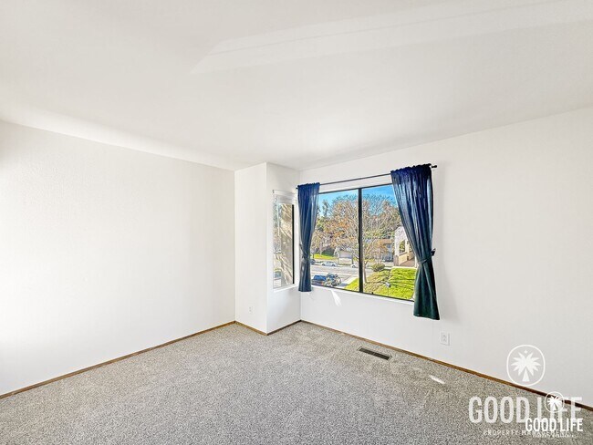 Building Photo - Spacious 4Bd/3Ba Townhome near SDSU - $500 off the 1st month's rent with a signed lease prior to ...