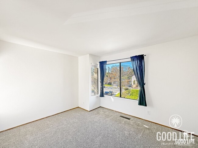 Building Photo - Spacious 4Bd/3Ba Townhome near SDSU