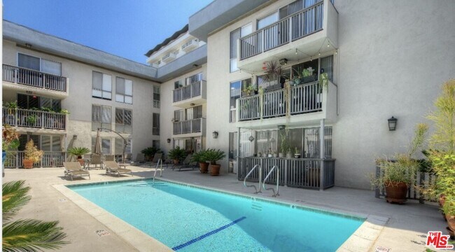 Building Photo - 1134 Alta Loma Rd