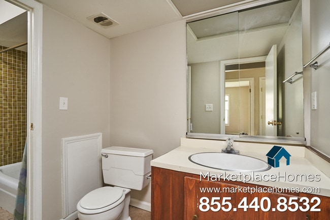 Building Photo - 43 Trenton Square