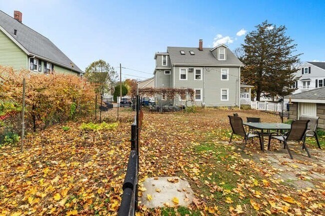 Building Photo - 7 Perham St