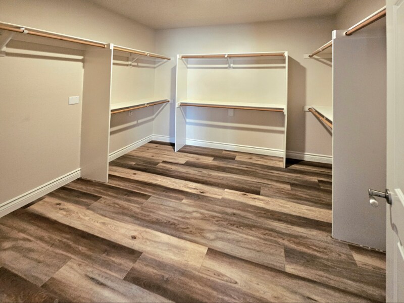 Building Photo - 7124 Farralone Ave