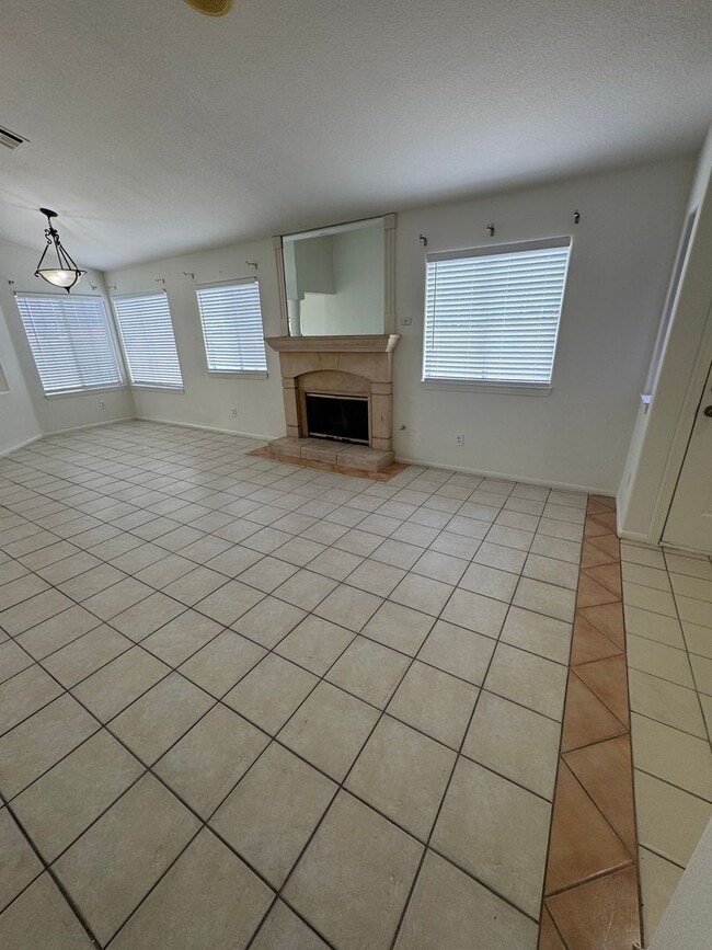 Building Photo - 9224 Kentucky Oaks Dr