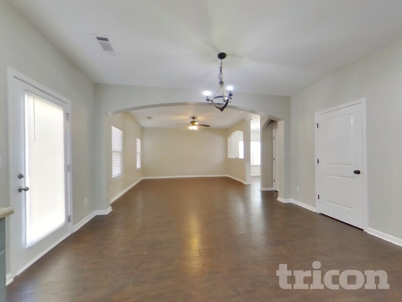 Building Photo - 1923 Ruby Mountain St