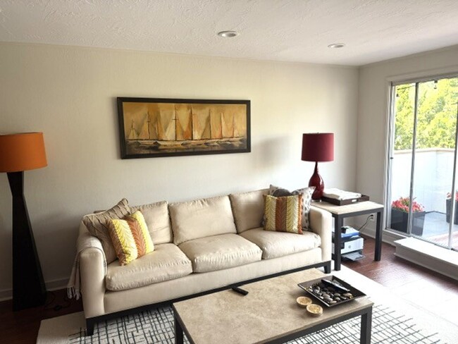 Building Photo - Fully Furnished Greenbrae Condo on Corte M...