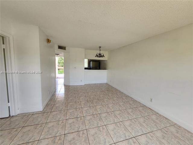 Building Photo - 9962 Twin Lakes Dr