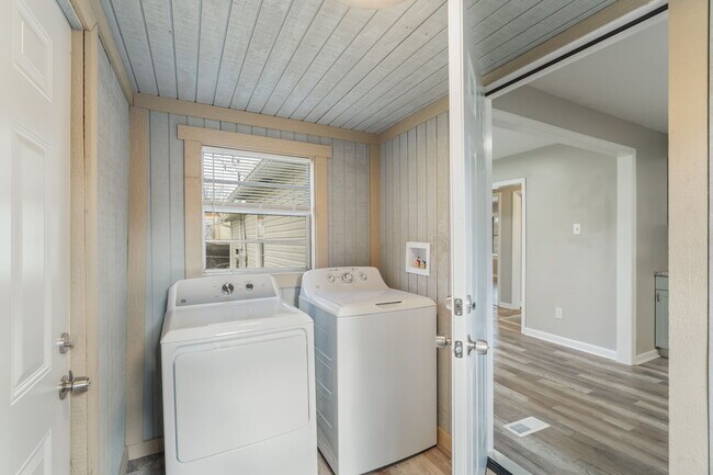 Building Photo - 2407 Webster Ct