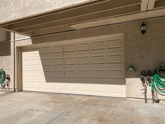 2 Car Garage - 10021 Paseo Montril