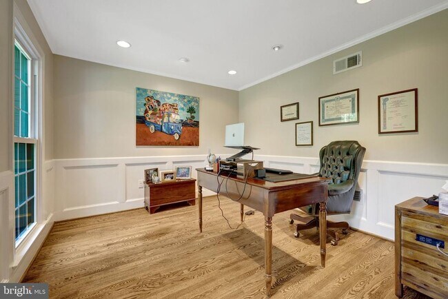 Building Photo - 7845 Old Dominion Dr
