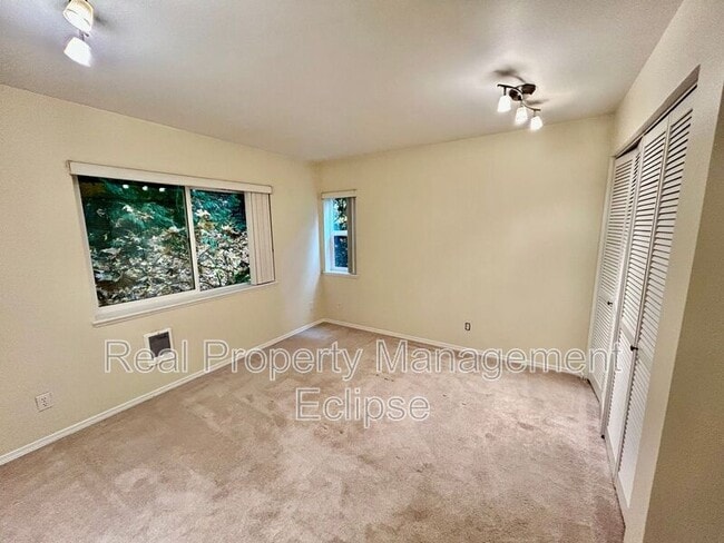 Building Photo - 5000 NW Village Park Dr