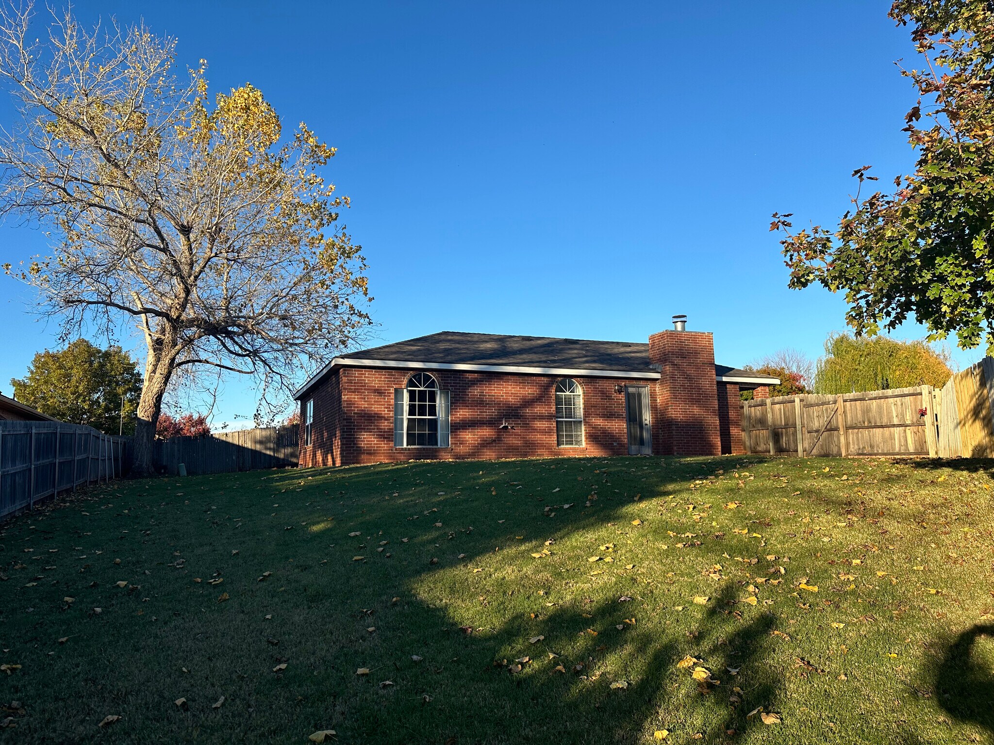 Building Photo - 1004 Shadowlake Rd