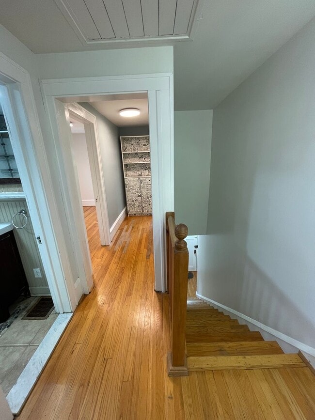 Building Photo - 1404 E Park Pl