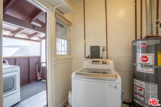 Building Photo - 162 S Berendo St