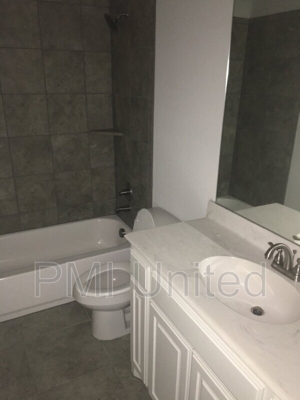 Building Photo - 3005 Cliffview Dr
