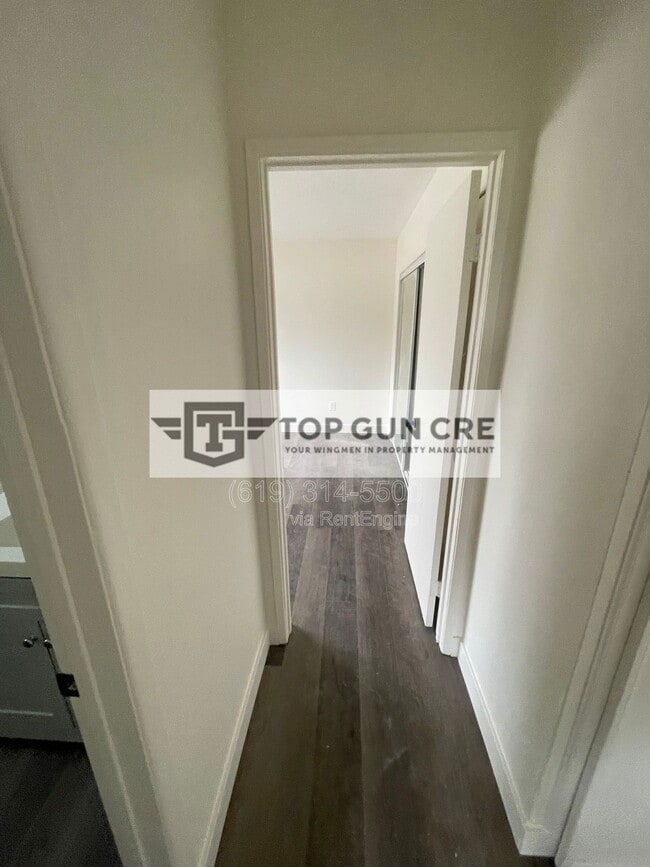 Building Photo - 220 E Park Ave