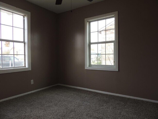 Building Photo - 410 Snyder St