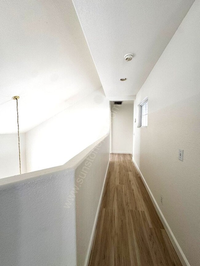 Building Photo - Beautifual Home