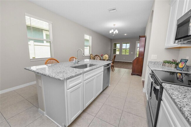 Building Photo - 6577 Great Bear Dr