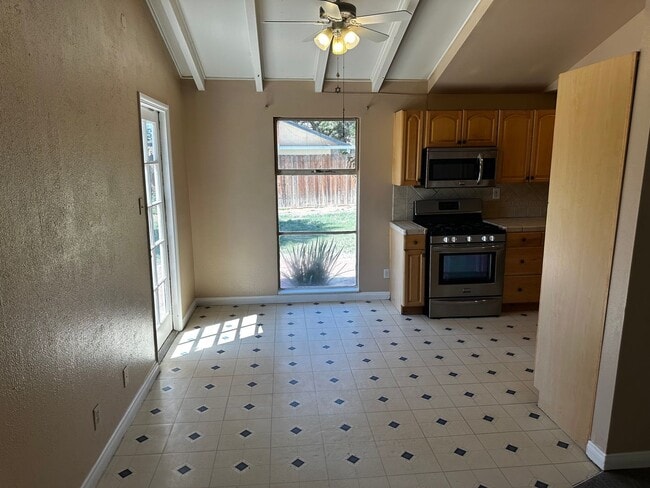 Building Photo - Riverside Home For Rent- 3 bedrooms!