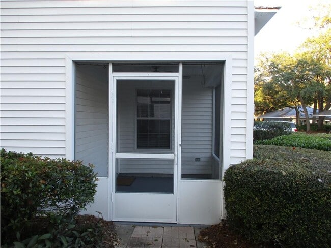 Building Photo - 607 W Island Square Dr
