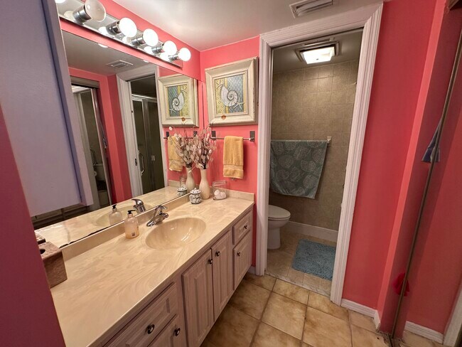 Building Photo - 4141 Ocean Dr