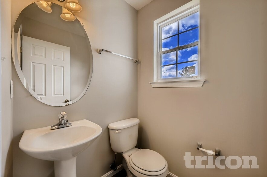 Building Photo - 5125 Cals Ct