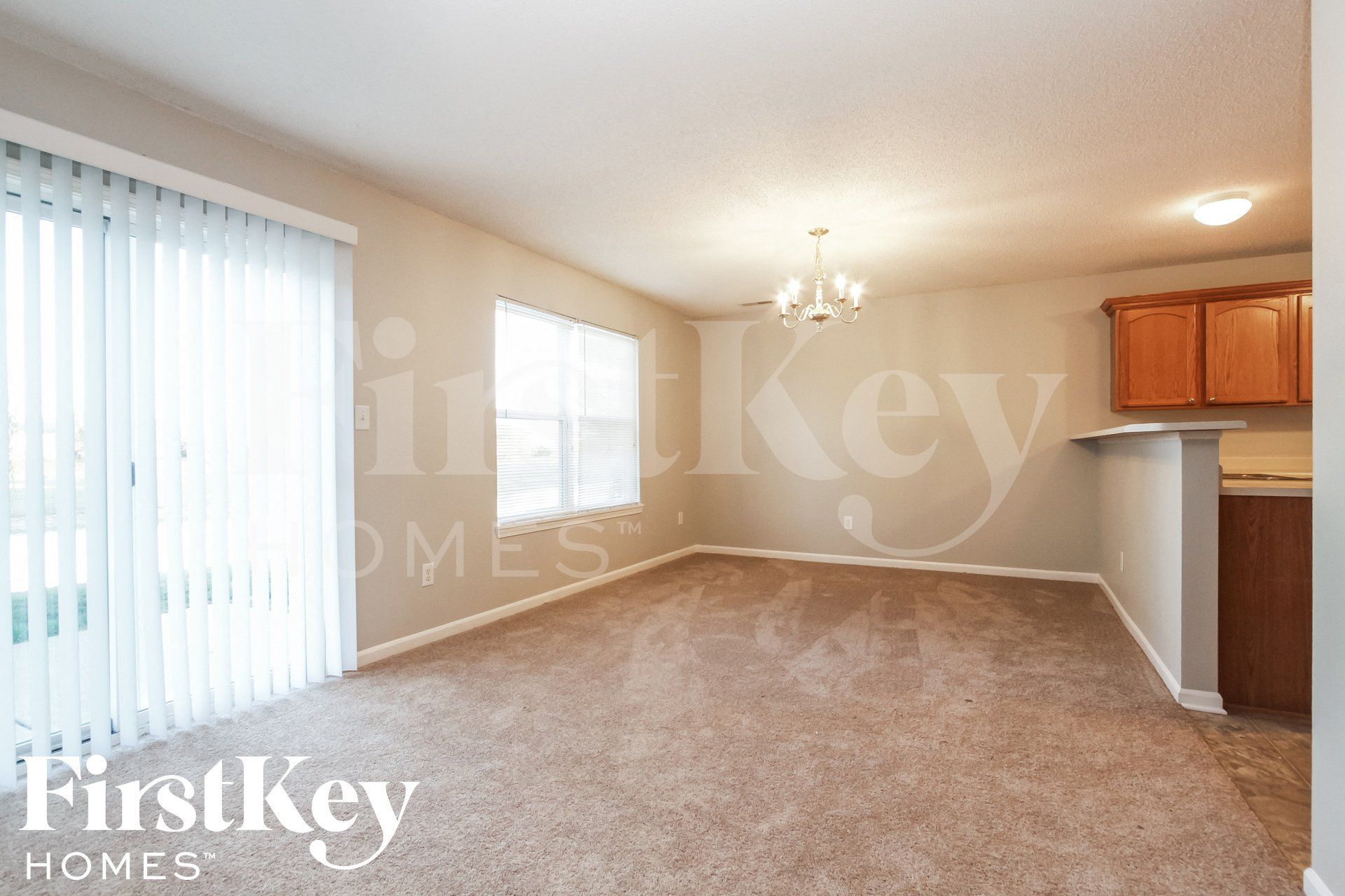 Building Photo - 1403 Round Lake Rd